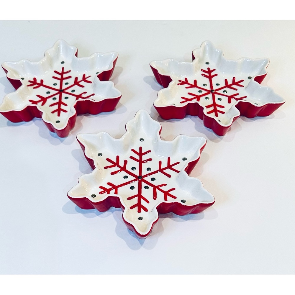 🎄🌟2xHP🌟Retired Hallmark Set of 3 Ceramic Red & White Snowflake Textured Dishes